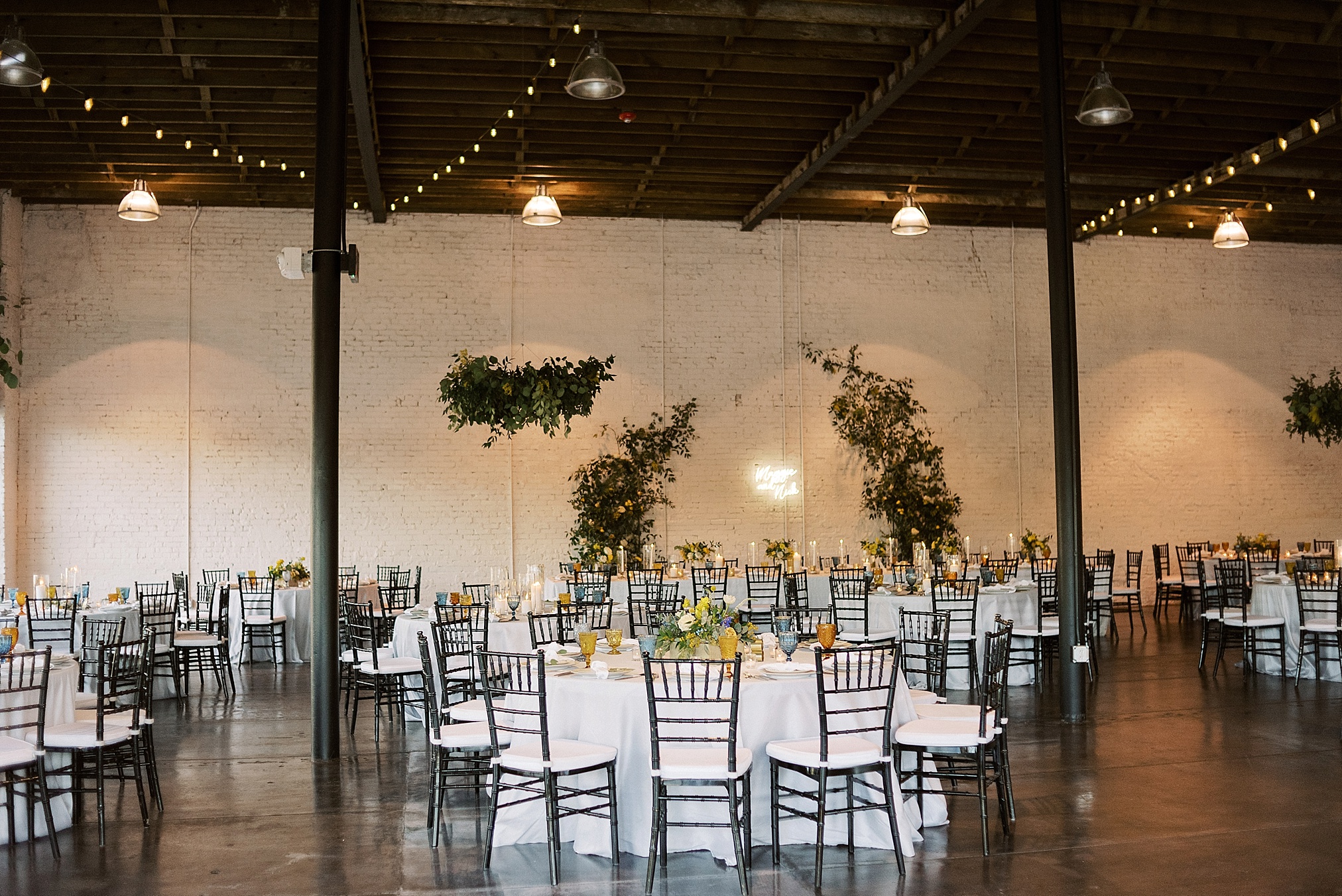 haus 820 wedding reception in lakeland with beautiful design by ashton events 
