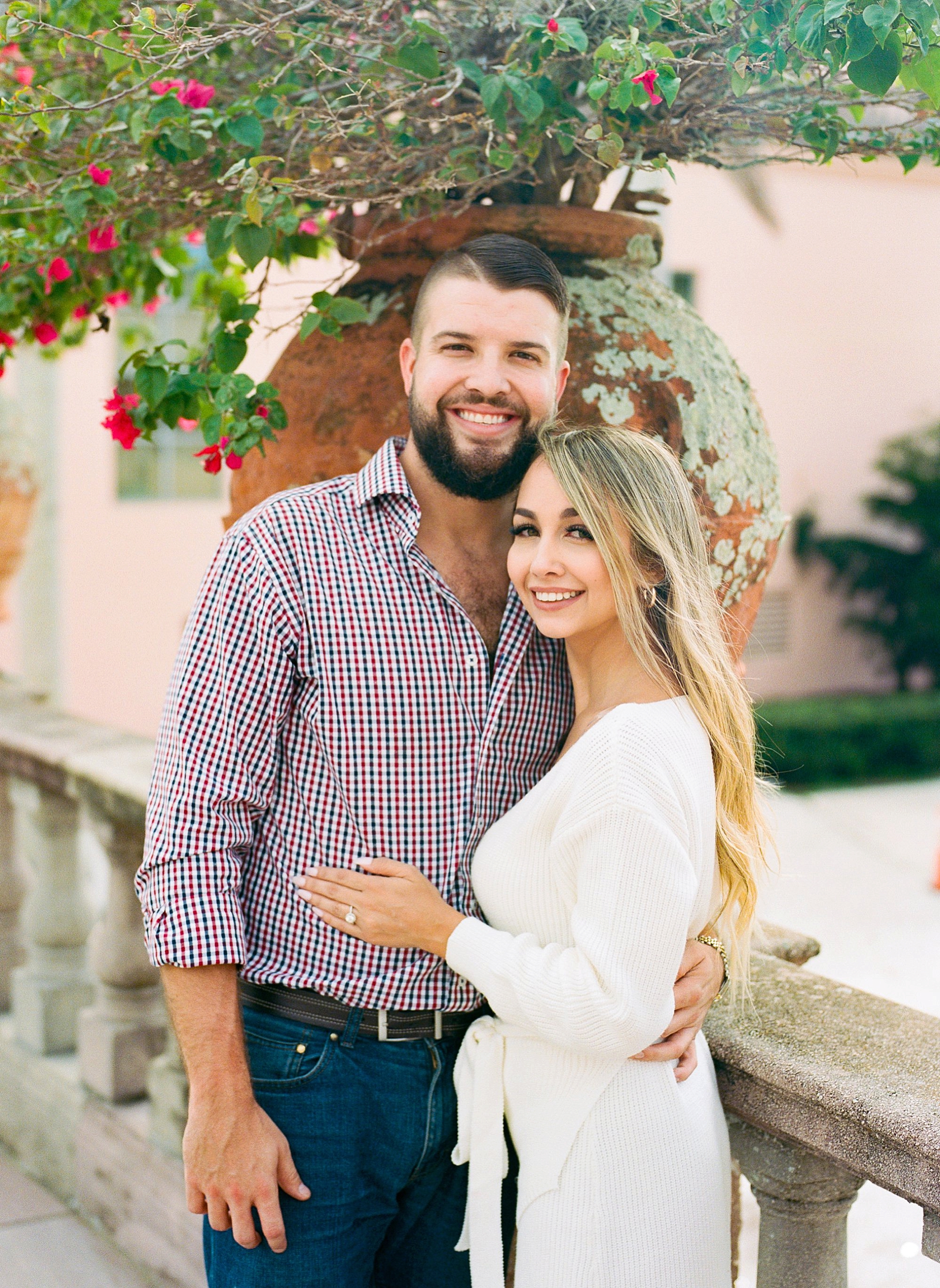 engagement photos at the john and mable ringling museum courtyard 