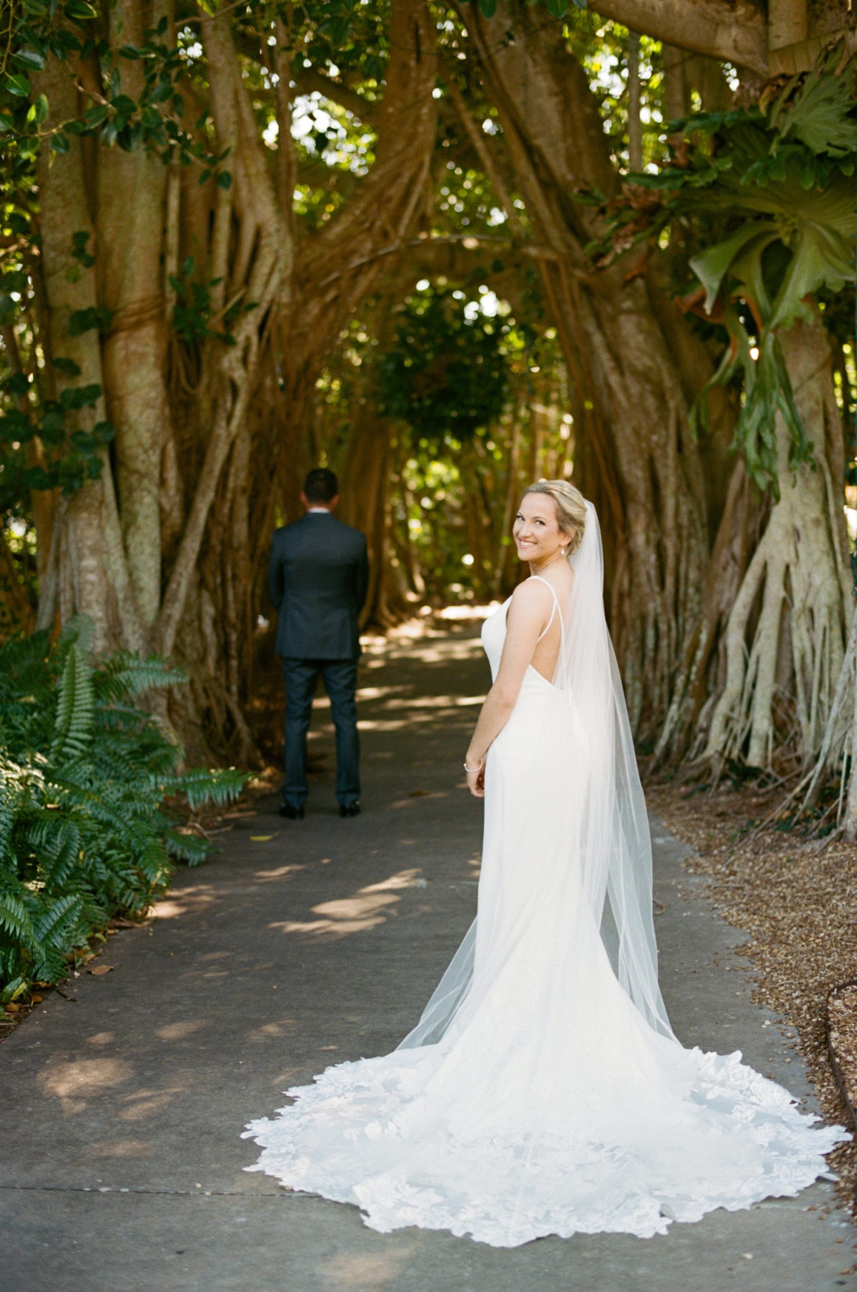 First look at Selby Gardens, Wedding Photos at Selby Gardens, Marie Selby Botanical Gardens wedding photos 